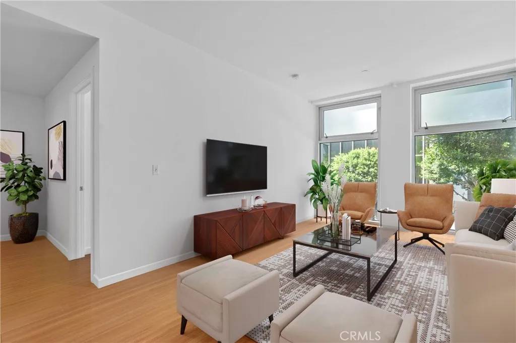 630 W 6th Street #215, Los Angeles, CA 90017