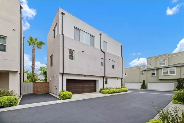 Hawthorne, CA 90250,5371 Pacific Terrace