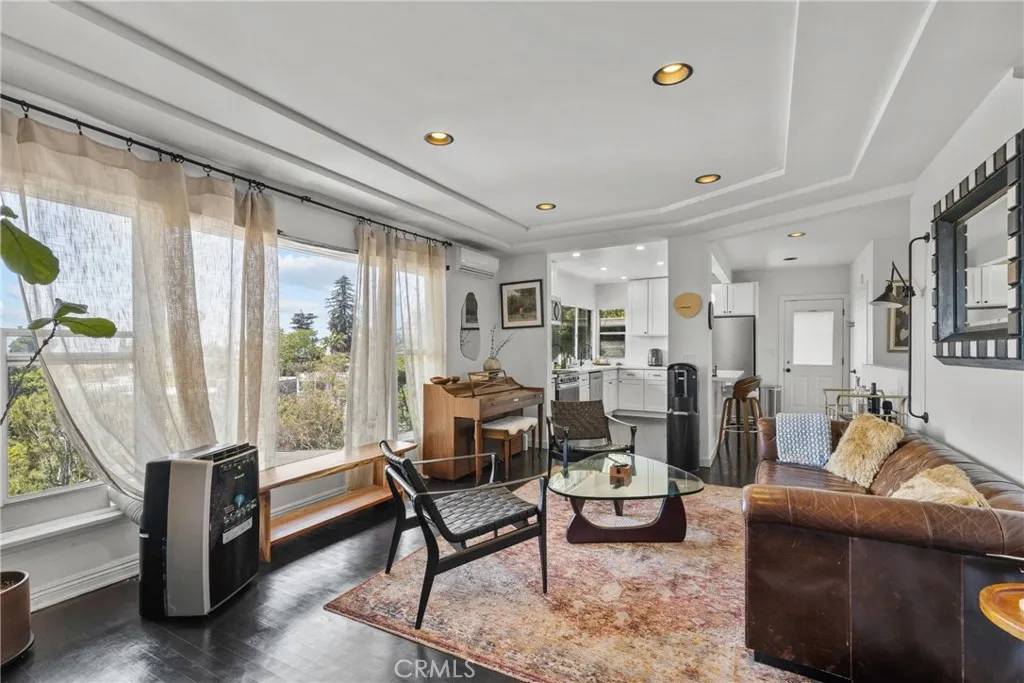 Los Angeles, CA 90027,2067 Mayview Drive