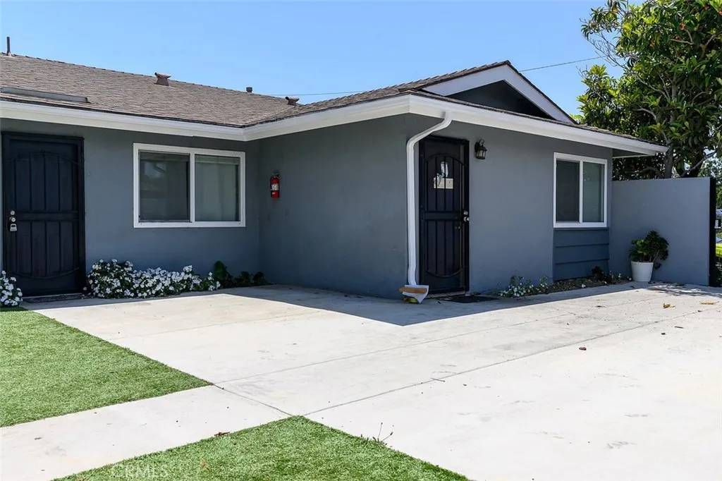 Huntington Beach, CA 92647,17132 Emerald Lane
