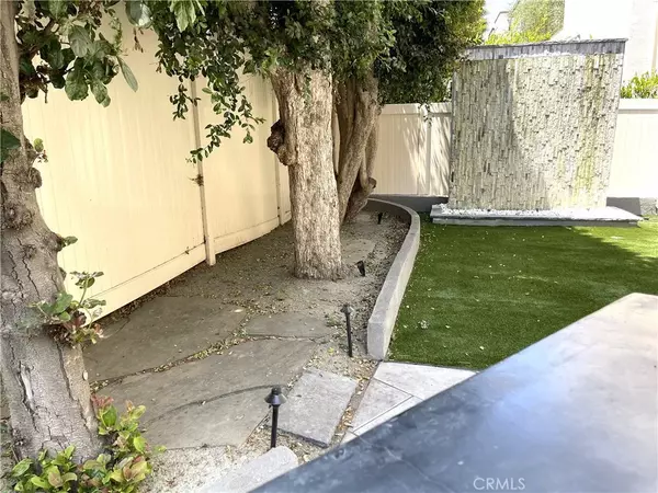 Inglewood, CA 90301,533 Daniel Freeman Circle