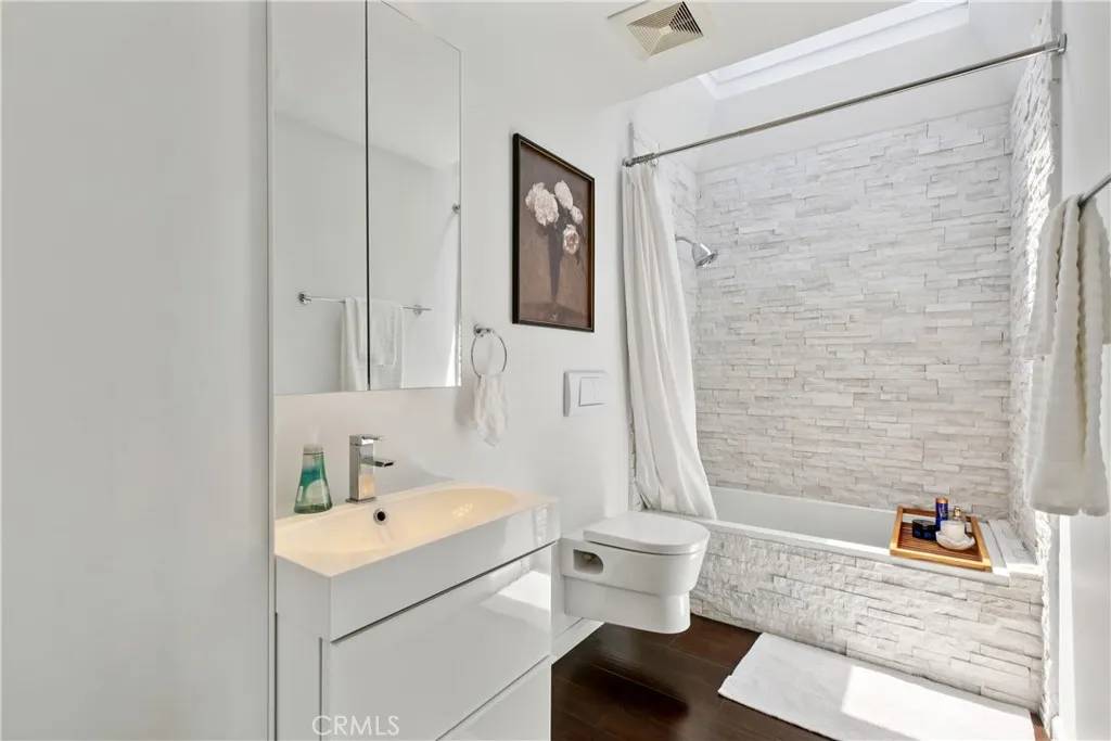 Redondo Beach, CA 90278,2704 Voorhees Avenue #4