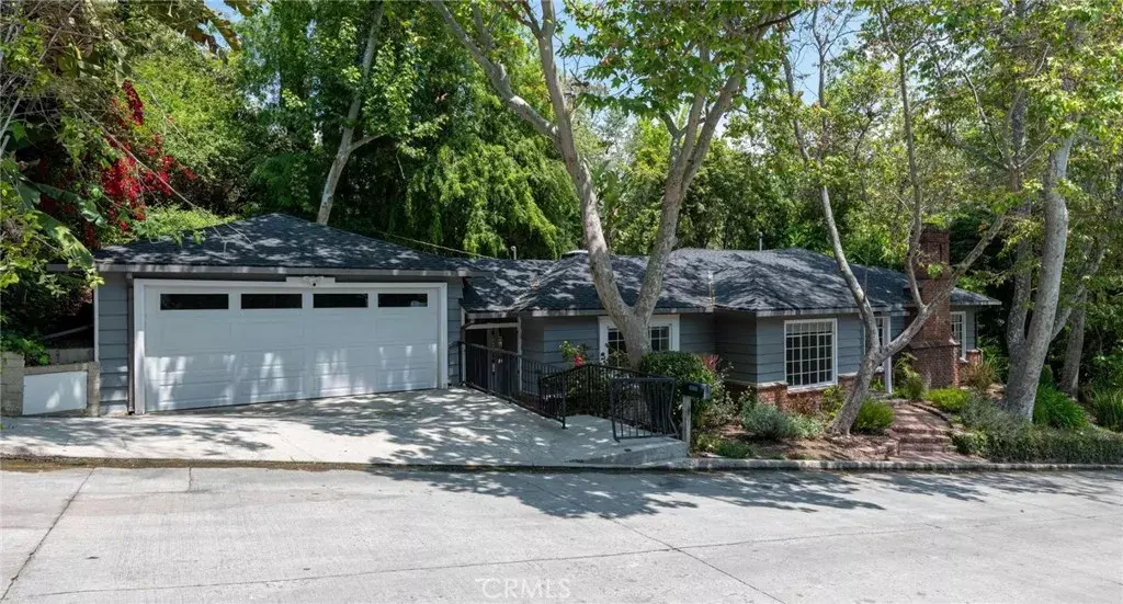 Los Angeles, CA 90068,5405 Black Oak Drive