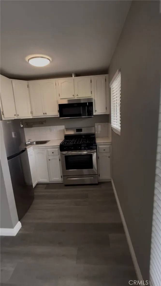 Los Angeles, CA 90006,1032 S Normandie Avenue #11