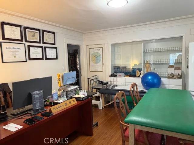 Los Angeles, CA 90004,242 N St Andrews Pl