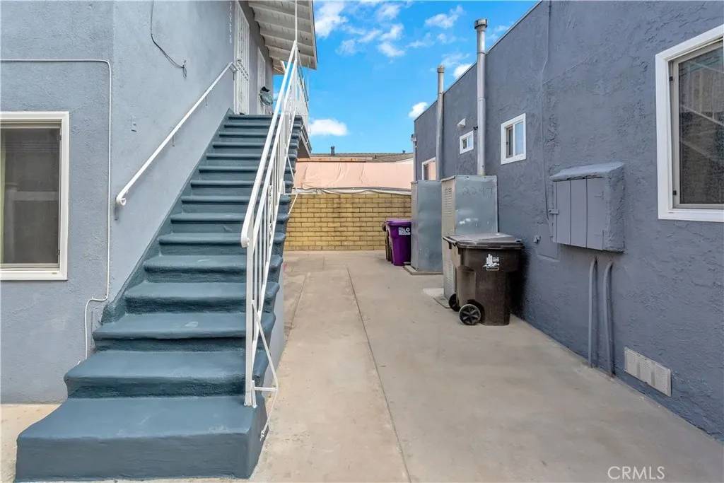Long Beach, CA 90806,2247 Myrtle Avenue