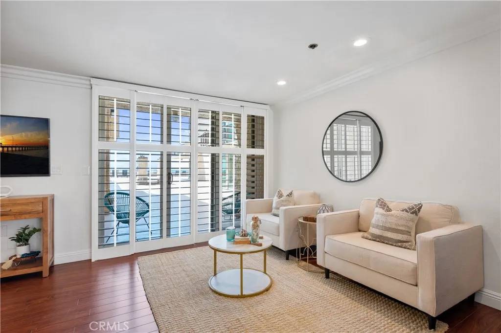 Redondo Beach, CA 90277,555 Esplanade #320