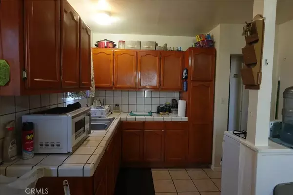 Compton, CA 90220,533 W Almond Street