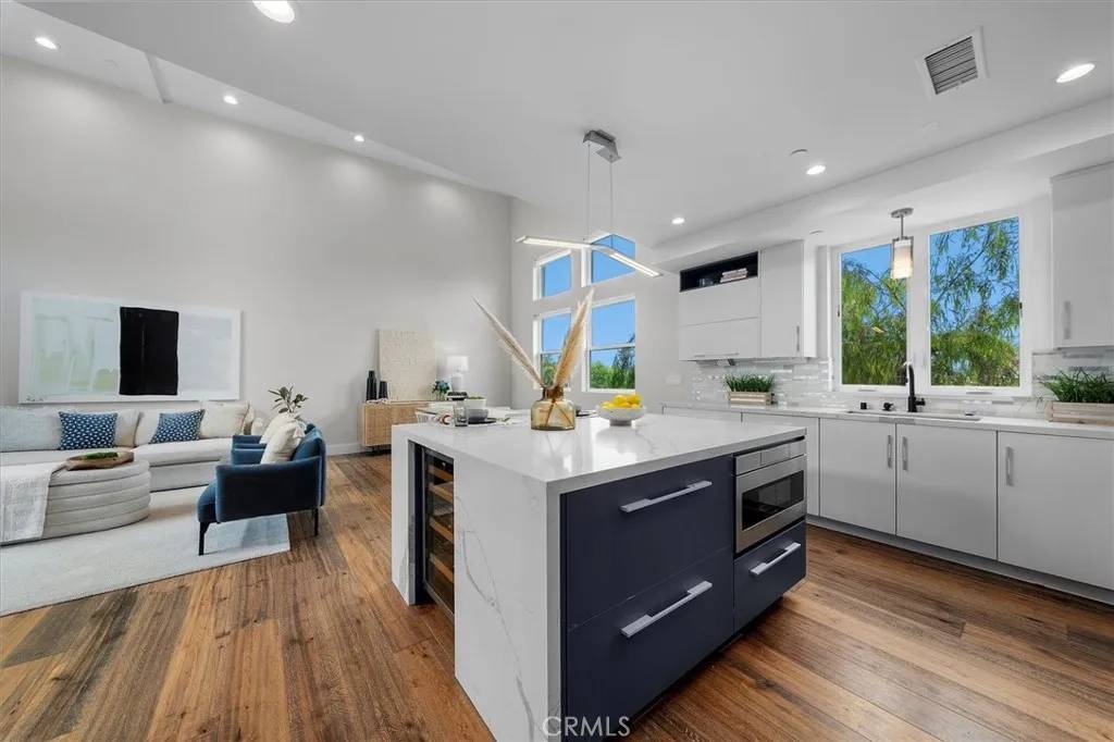 Redondo Beach, CA 90278,2713 Carnegie Lane #B