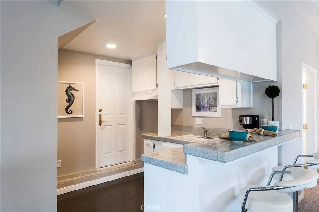 Manhattan Beach, CA 90266,328 Rosecrans Avenue