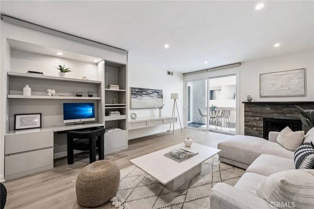 450 San Vicente Boulevard #203, Santa Monica, CA 90402