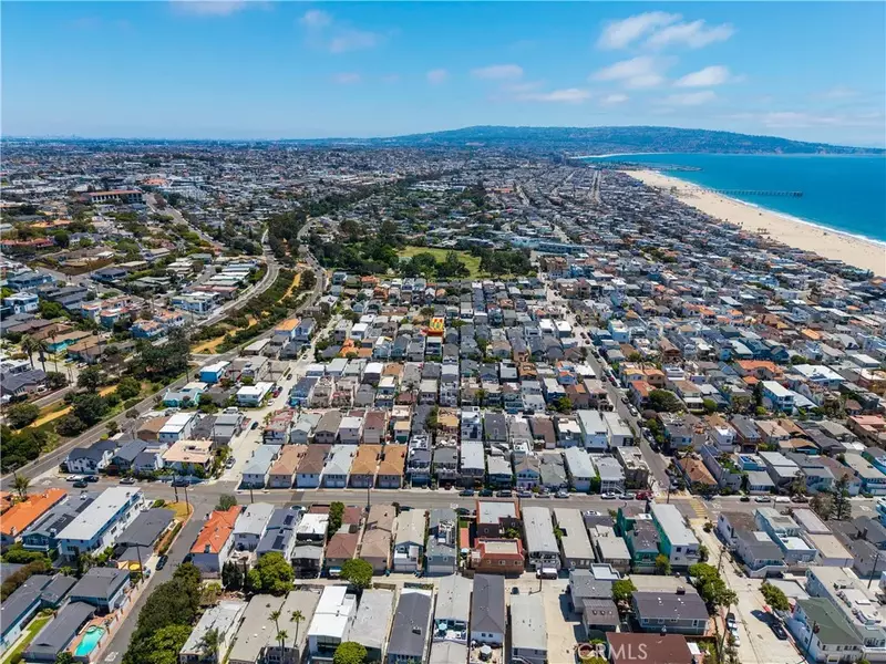 429 Longfellow Avenue, Hermosa Beach, CA 90254