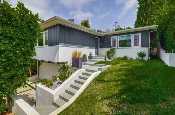 10818 Fruitland Drive, Studio City, CA 91604