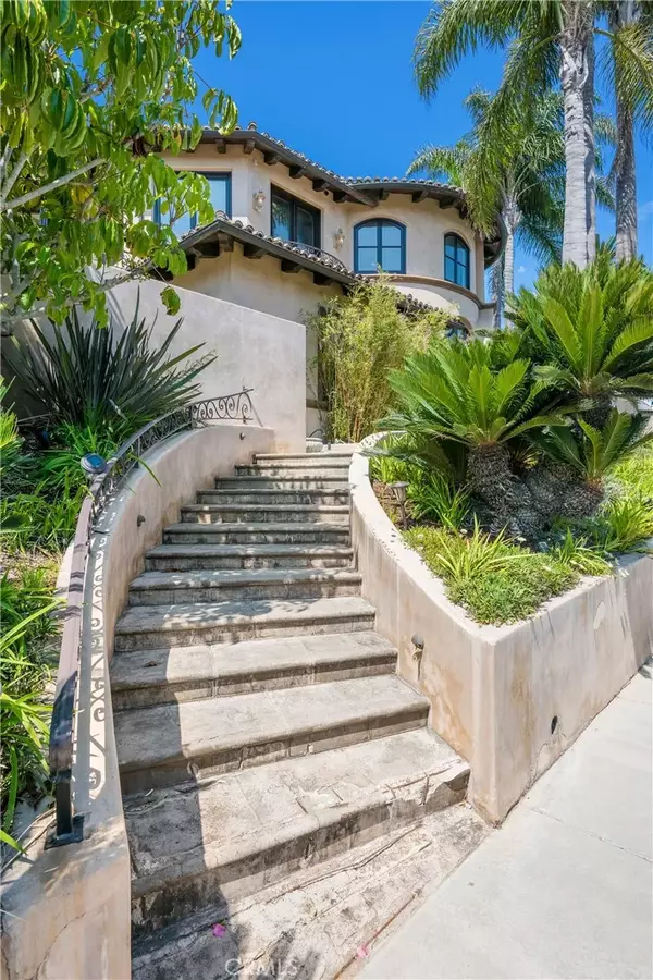 Manhattan Beach, CA 90266,215 S Poinsettia Avenue
