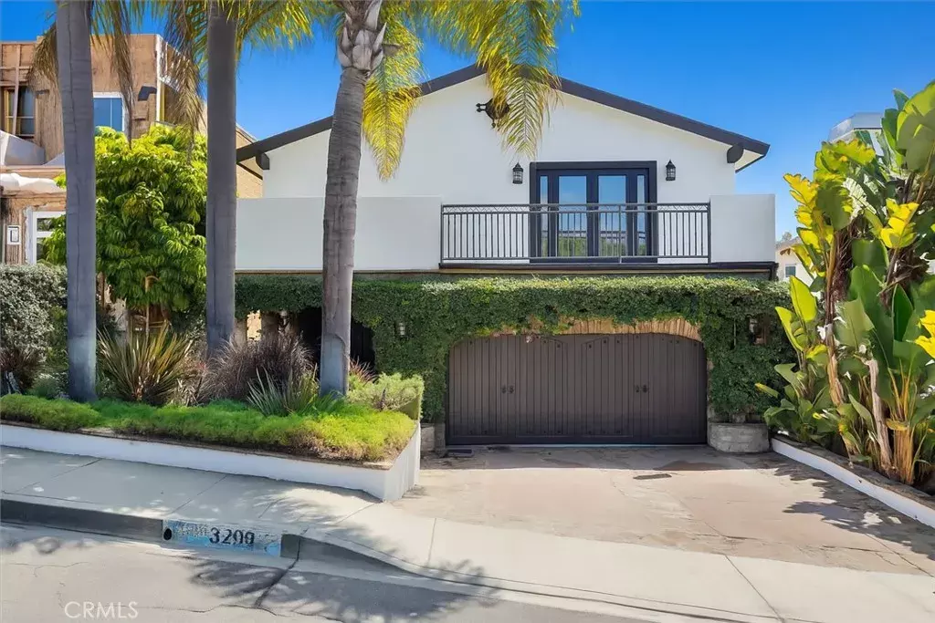 Manhattan Beach, CA 90266,3208 Walnut Avenue