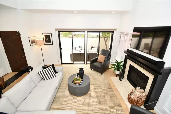 Tarzana, CA 91356,18731 Hatteras Street #31