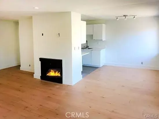 Santa Monica, CA 90403,811 6th #208