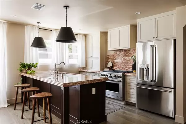 Los Angeles, CA 90046,7142 Marshfield Way