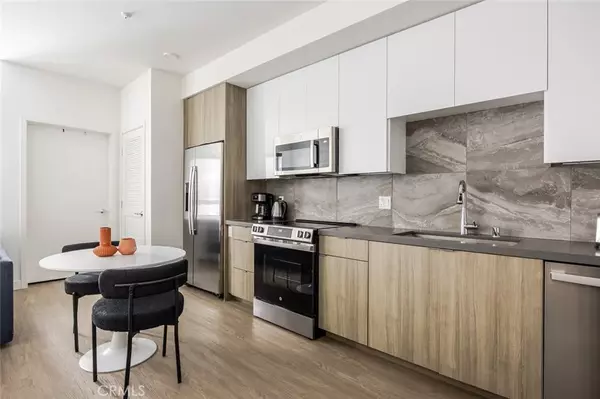 San Pedro, CA 90731,551 S Harbor #414