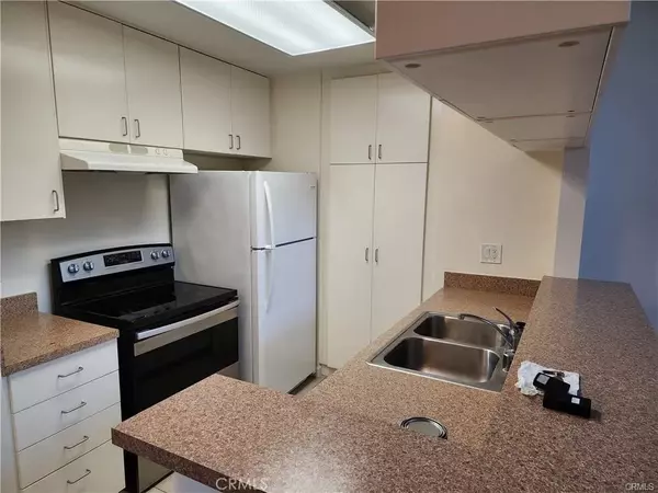 Torrance, CA 90502,23302 Sesame Street #15C