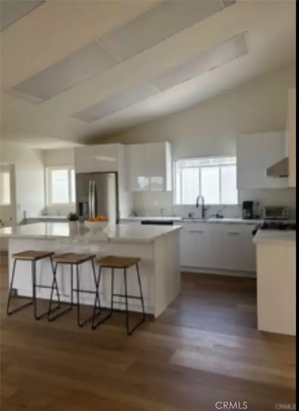 Rancho Palos Verdes, CA 90275,6908 Willowtree Drive