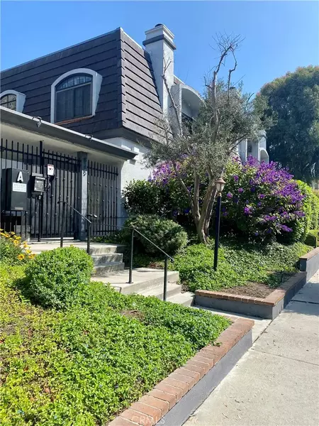 8105 Redlands Street #107, Playa Del Rey, CA 90293