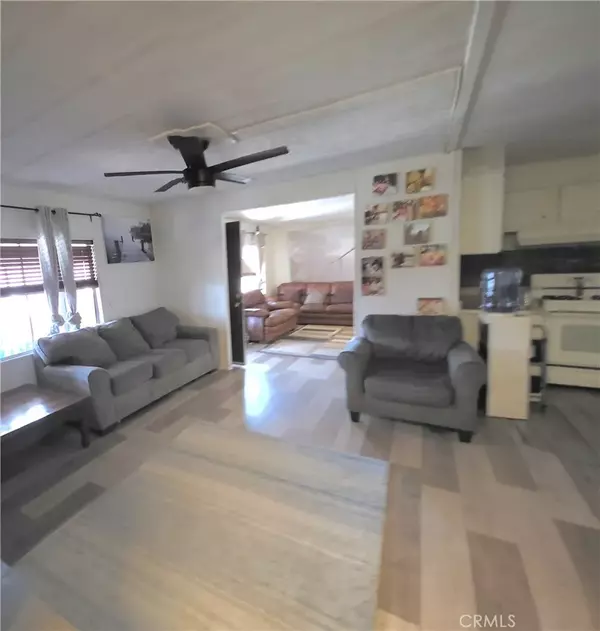 Compton, CA 90220,2601 E Victoria #74