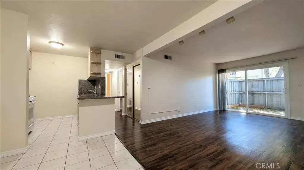 Tarzana, CA 91356,18620 Hatteras St #119