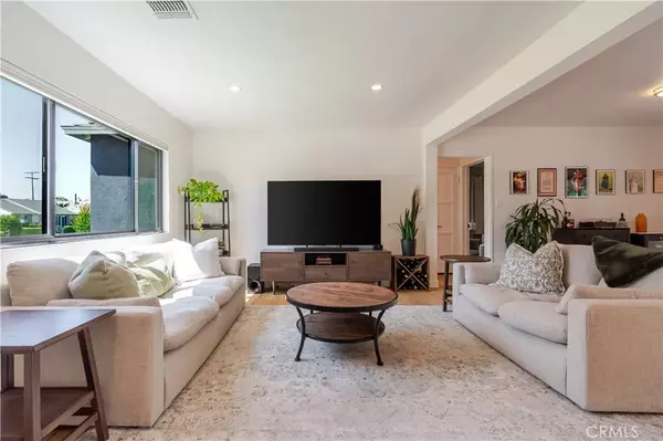 Lake Balboa, CA 91406,16931 Gault Street