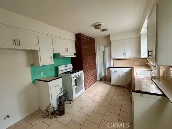 Van Nuys, CA 91411,5801 Bevis Avenue