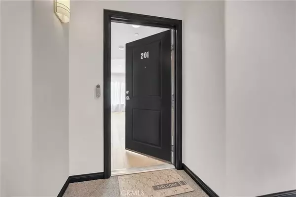 North Hollywood, CA 91601,4821 Bakman #201