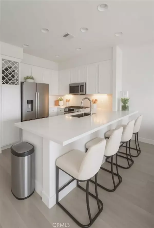 Lake Forest, CA 92679,28552 Sorano