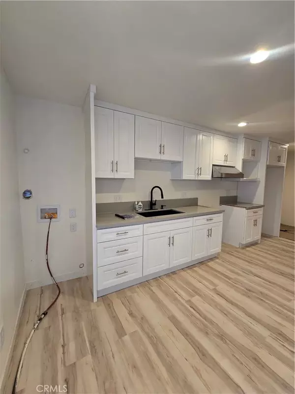 Long Beach, CA 90810,3374 Fashion Avenue