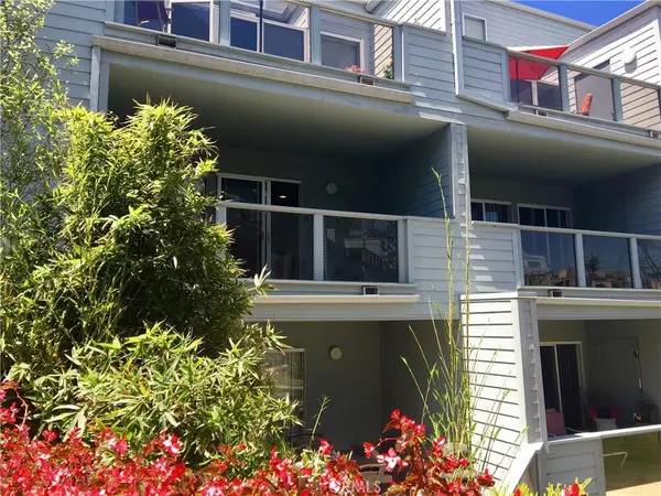 Redondo Beach, CA 90277,250 The Village #210