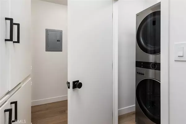 Sierra Madre, CA 91024,247 Laurel Ave East #A