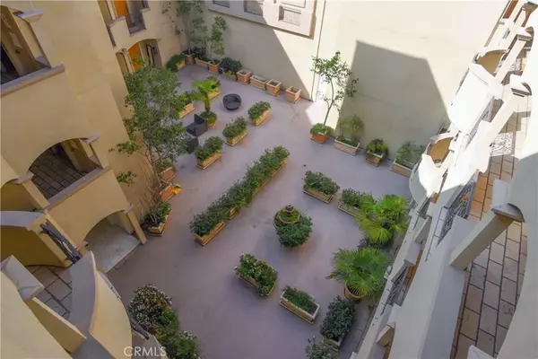 Los Angeles, CA 90049,11911 Mayfield Avenue #PH7