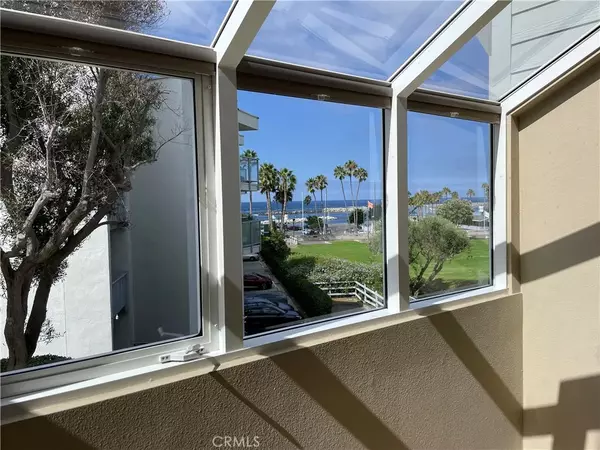 Redondo Beach, CA 90277,250 The Village #113