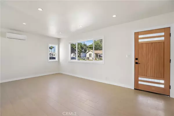 Compton, CA 90220,922 W School