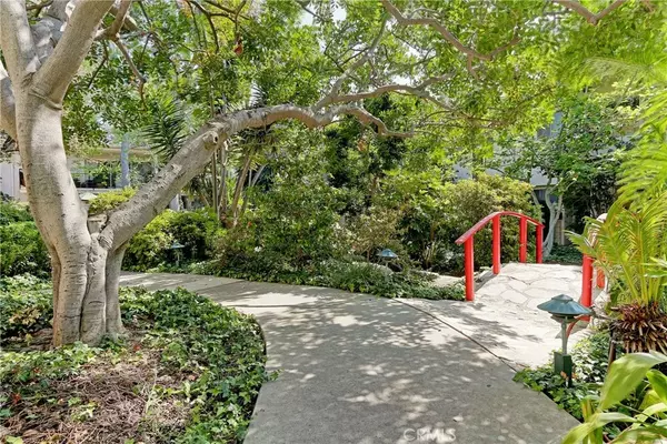 Los Angeles, CA 90049,241 S Barrington Avenue #B4