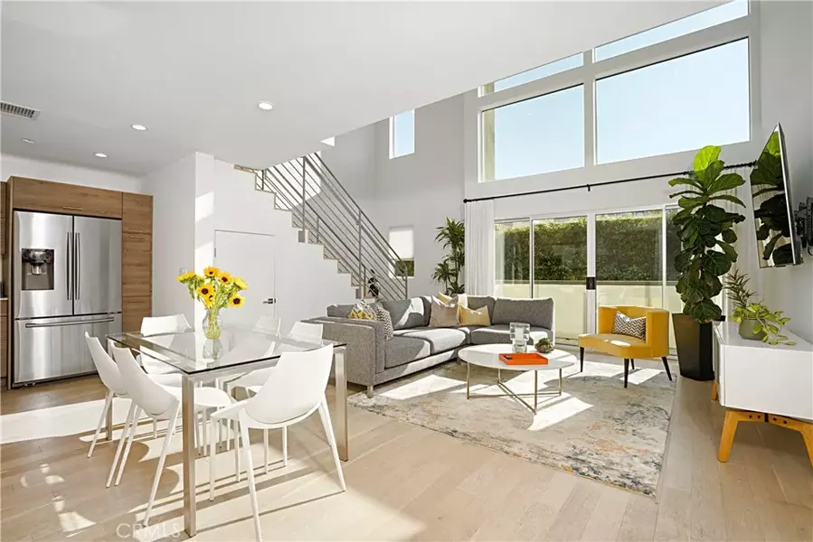 5409 W Wilshire Vista Lane, Los Angeles, CA 90019