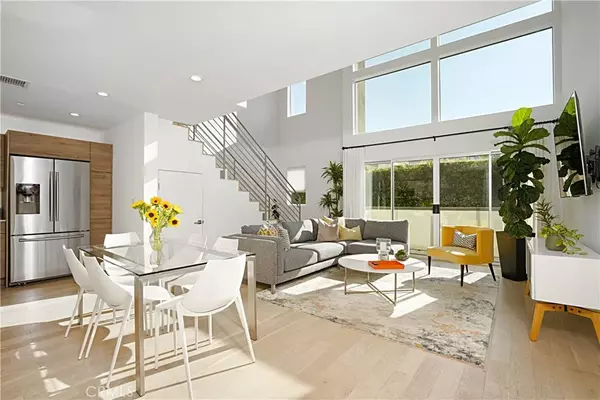 5409 W Wilshire Vista Lane, Los Angeles, CA 90019