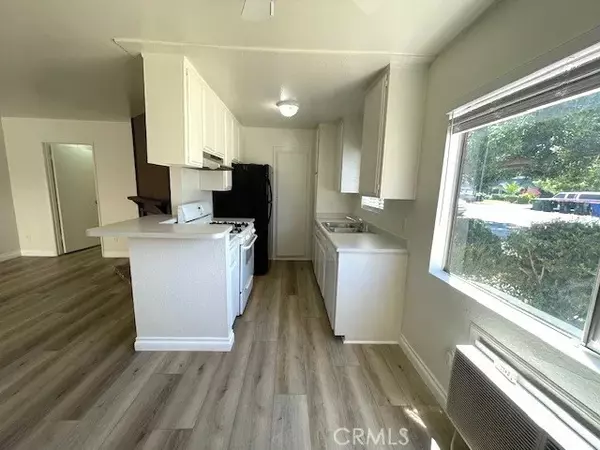 Van Nuys, CA 91411,14817 Sylvan Street #1