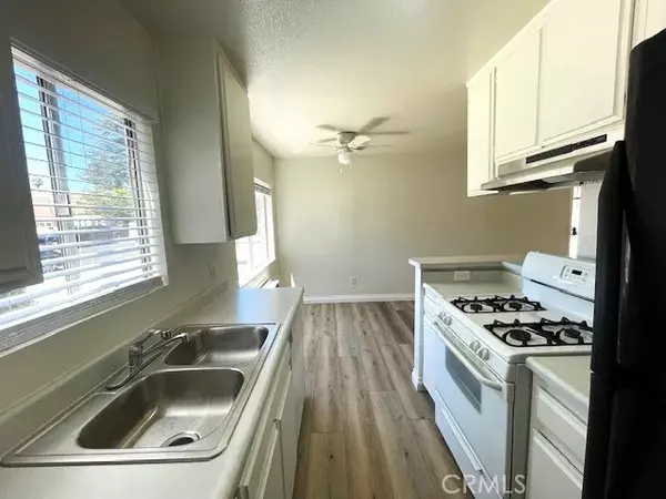 Van Nuys, CA 91411,14817 Sylvan Street #1