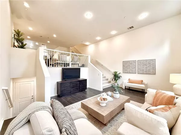 Hawthorne, CA 90250,5547 Strand #103