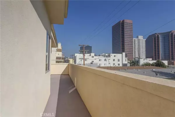 Los Angeles, CA 90049,11848 Kiowa Avenue #PH1