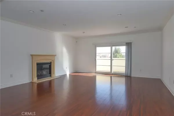 Los Angeles, CA 90049,11848 Kiowa Avenue #PH1