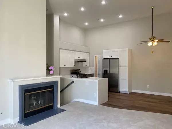 Irvine, CA 92606,2003 Ladrillo Aisle