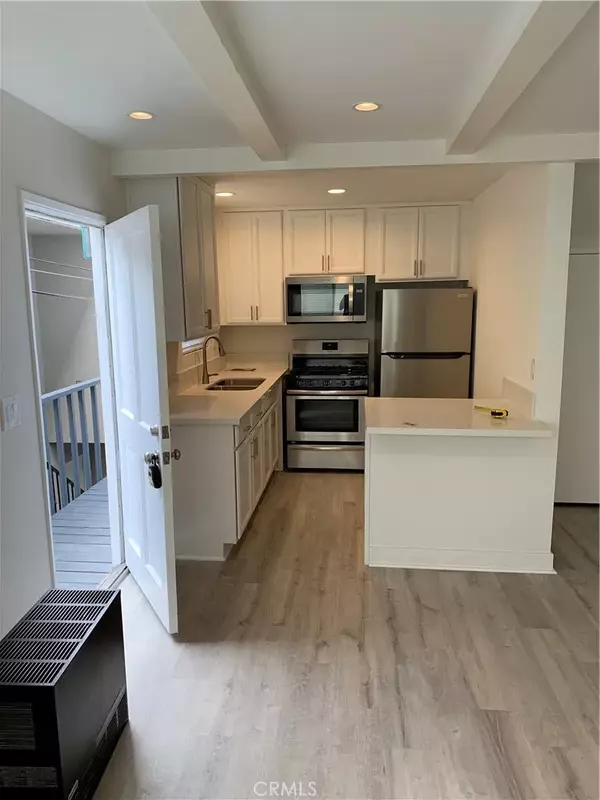 Manhattan Beach, CA 90266,122 El Porto