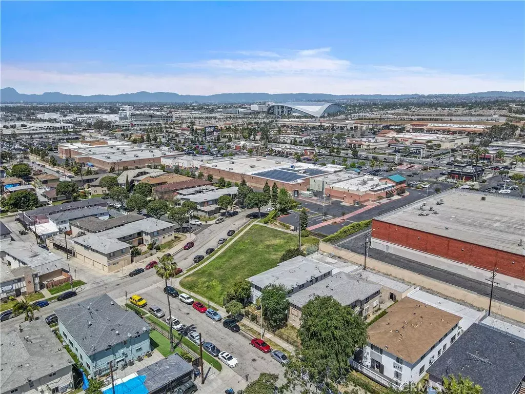 Inglewood, CA 90303,3205 Bartdon