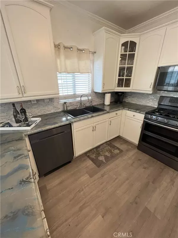 San Pedro, CA 90731,657 W 1st Street